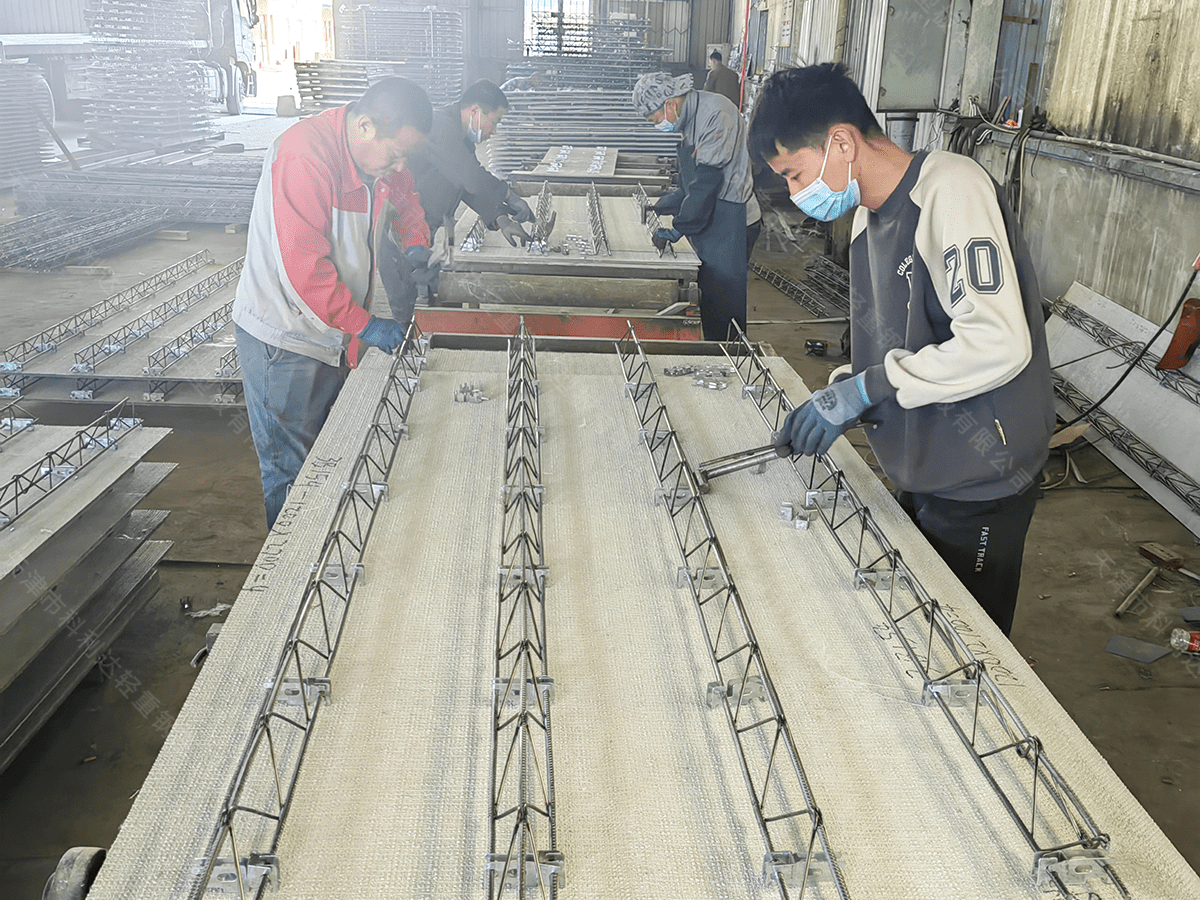 免拆模楼承板制作中